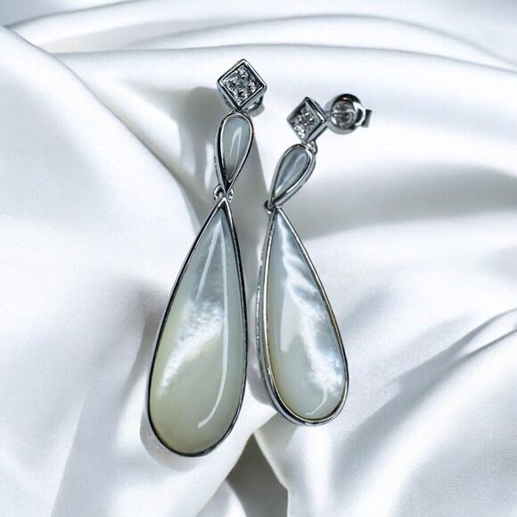 VINTAGE- 10K Gold -Mother of Pearl & Diamond Earrings- Dangle Earrings- 3.5g - Picture 11 of 16